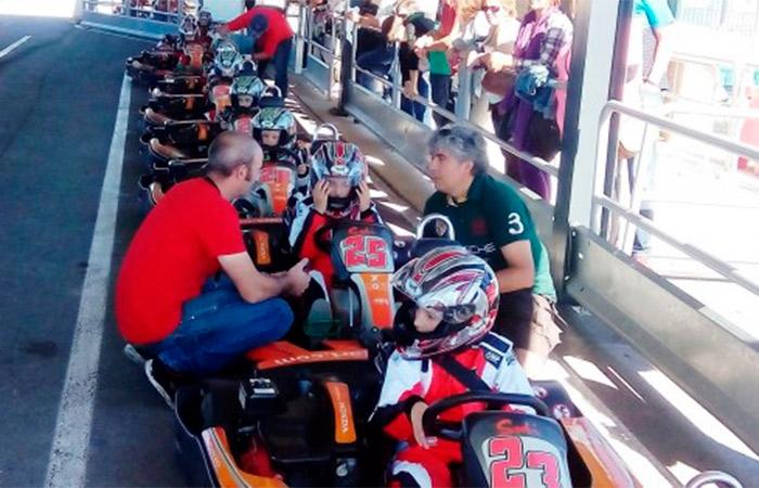 Con i kart con tuo figlio nel circuito di Navarra
