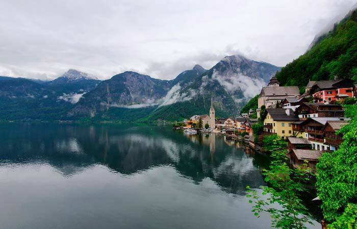 schönste Seen Europas: Hallstätter See gefroren Österreich