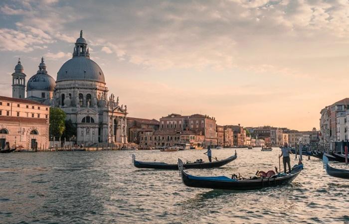 Città europee da vedere in un fine settimana: Venezia da uno dei suoi canali