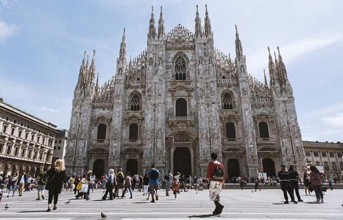 Città europee perfette per una fuga: Milano. La cattedrale, dalla piazza