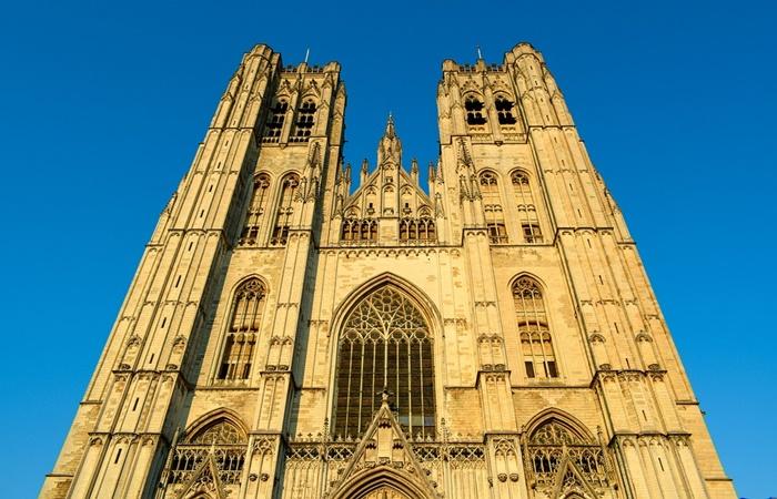 Bruxelles, Belgio. Cattedrale di San Michele e Santa Güdula, Bruxelles vista dal basso