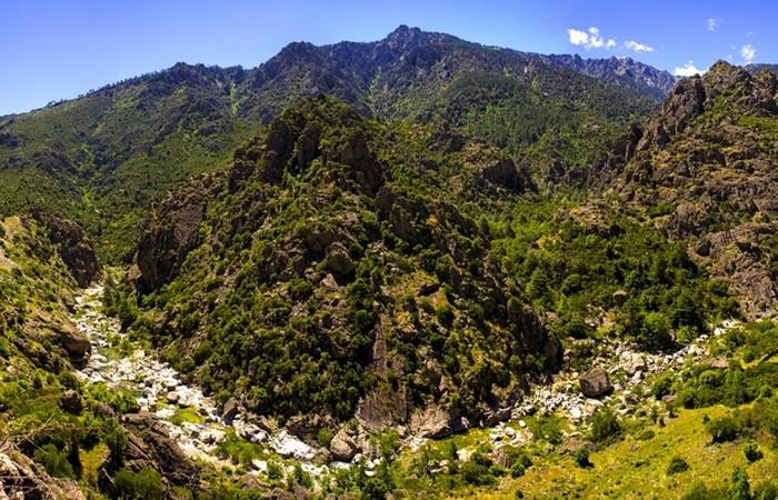 Die spektakulärsten Wanderwege Europas: Landschaft von Korsika