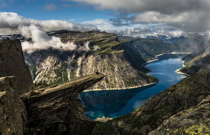 Trolltunga, im Hardangervidda Gebirge