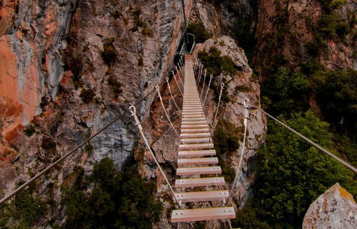 tibetanische brücke klettersteige in spanien