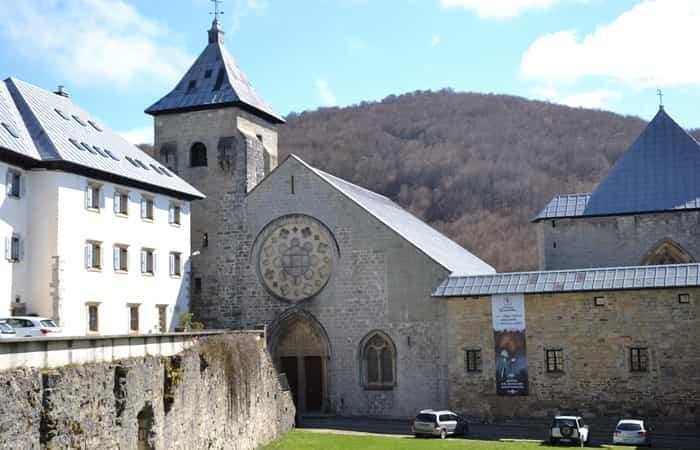 Roncesvalles in Navarra und ihr Kollegiat Santa María