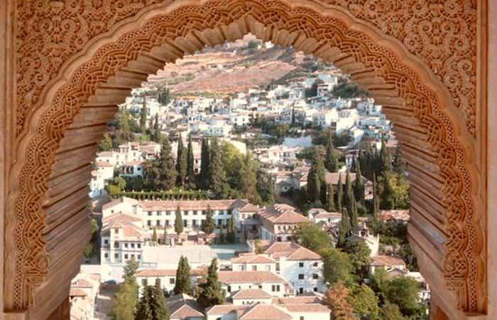 Bogen der Alhambra in Granada