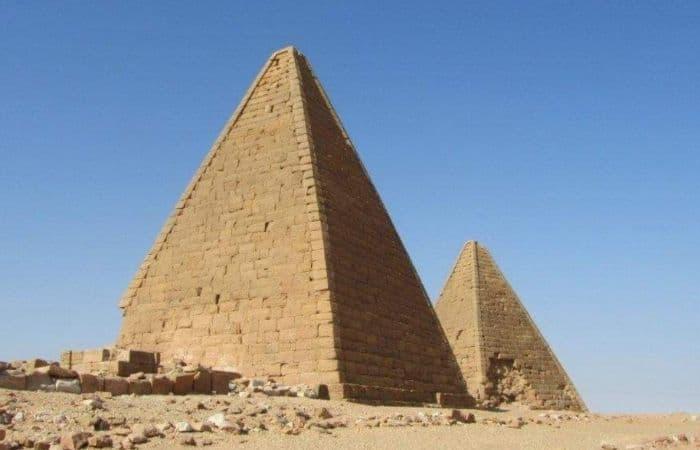 Interessantes über die Sahara: Pyramiden im Sudan
