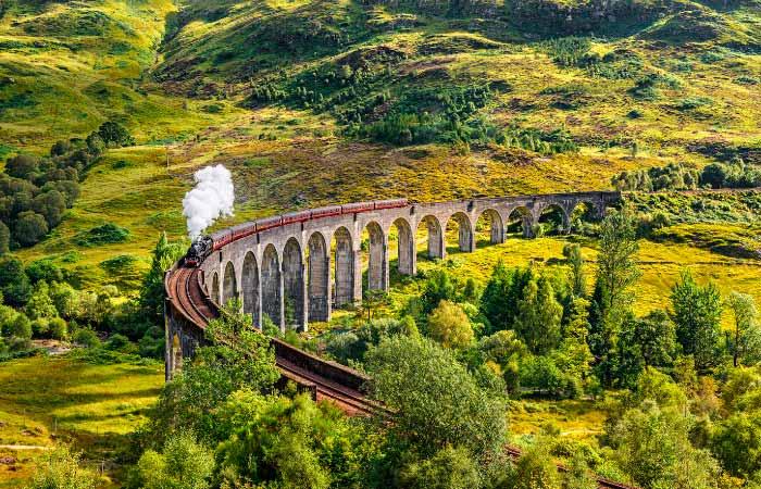 Glenfinnan Viadukt: Orte, die du besuchen musst, wenn du ein Fan von Harry Potter bist