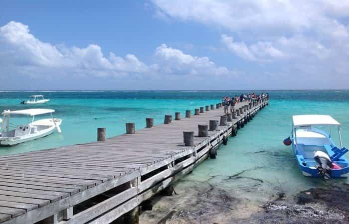 Pier von Puerto Morelos, der Ort, an dem Touristen das Boot besteigen, um das Korallenriff zu besuchen