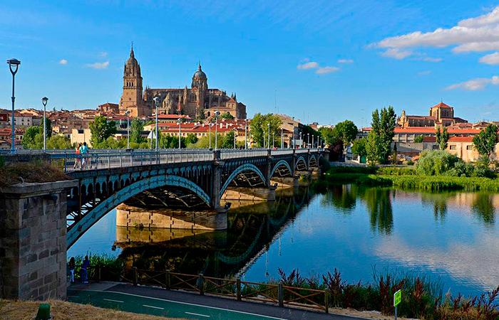 Stadt Salamanca, Aussicht von der anderen Seite des Flusses