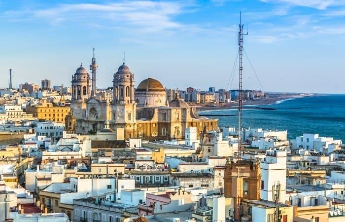 Stadt Cádiz mit der Kathedrale
