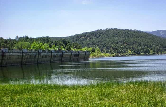 Stauseen und Teiche, wo man baden kann