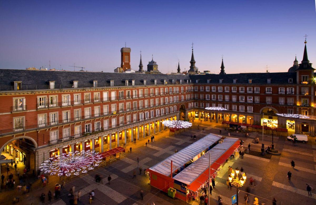 Besuch des Weihnachtsmarktes auf dem Plaza Mayor
