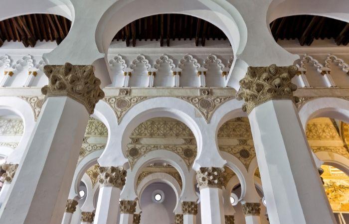 Innenansicht der Synagoge Santa María la Blanca