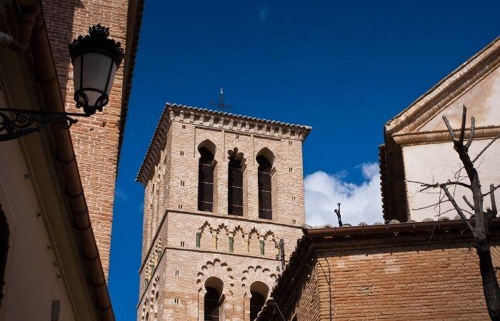 Mudejar-Turm der Kirche Santo Tomé