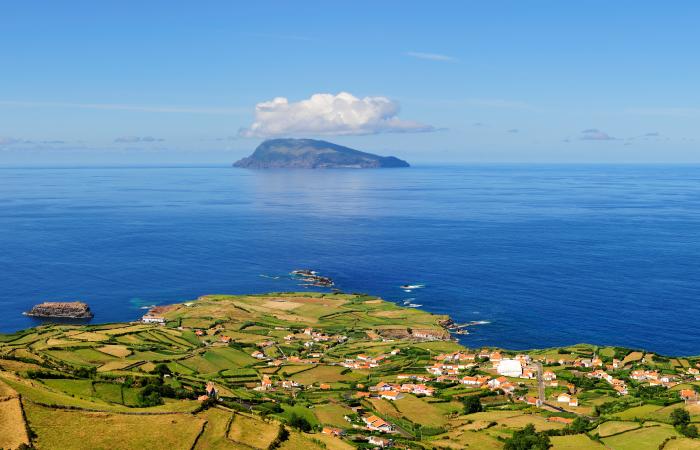 Isla Corvo gesehen von Isla Flores