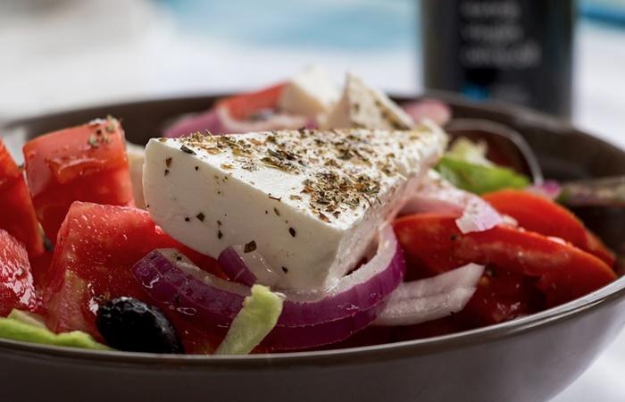 Tomatensalat mit Feta-Käse