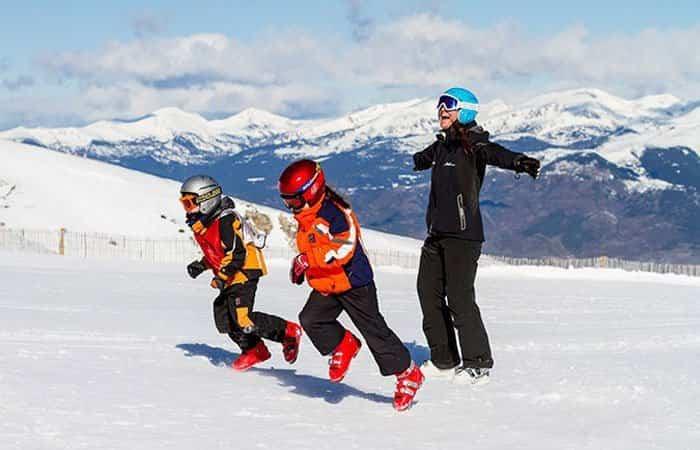 Weihnachtsziele für Reisen mit der Familie: Ski- und Bergstation La Molina in Girona