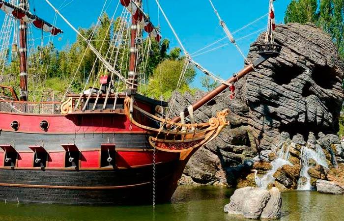 nach Disneyland Paris reisen Piratenschiff