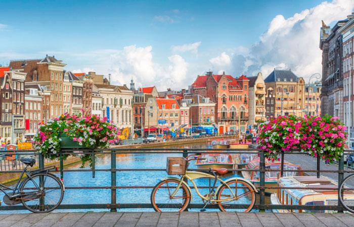 Amsterdam Ziele in zwei Stunden Flugzeit von Barcelona