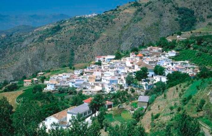 Soportújar Dörfer auf dem Weg zum Strand