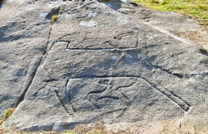 Familienwanderungen in der Natur: Archäologischer Park für Felskunst Campo Lameiro