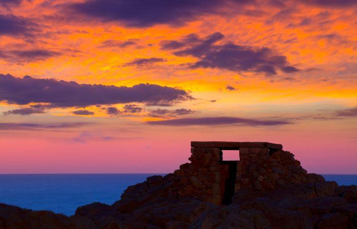 Die besten Sonnenuntergänge Spaniens: am Leuchtturm von Punta Nati