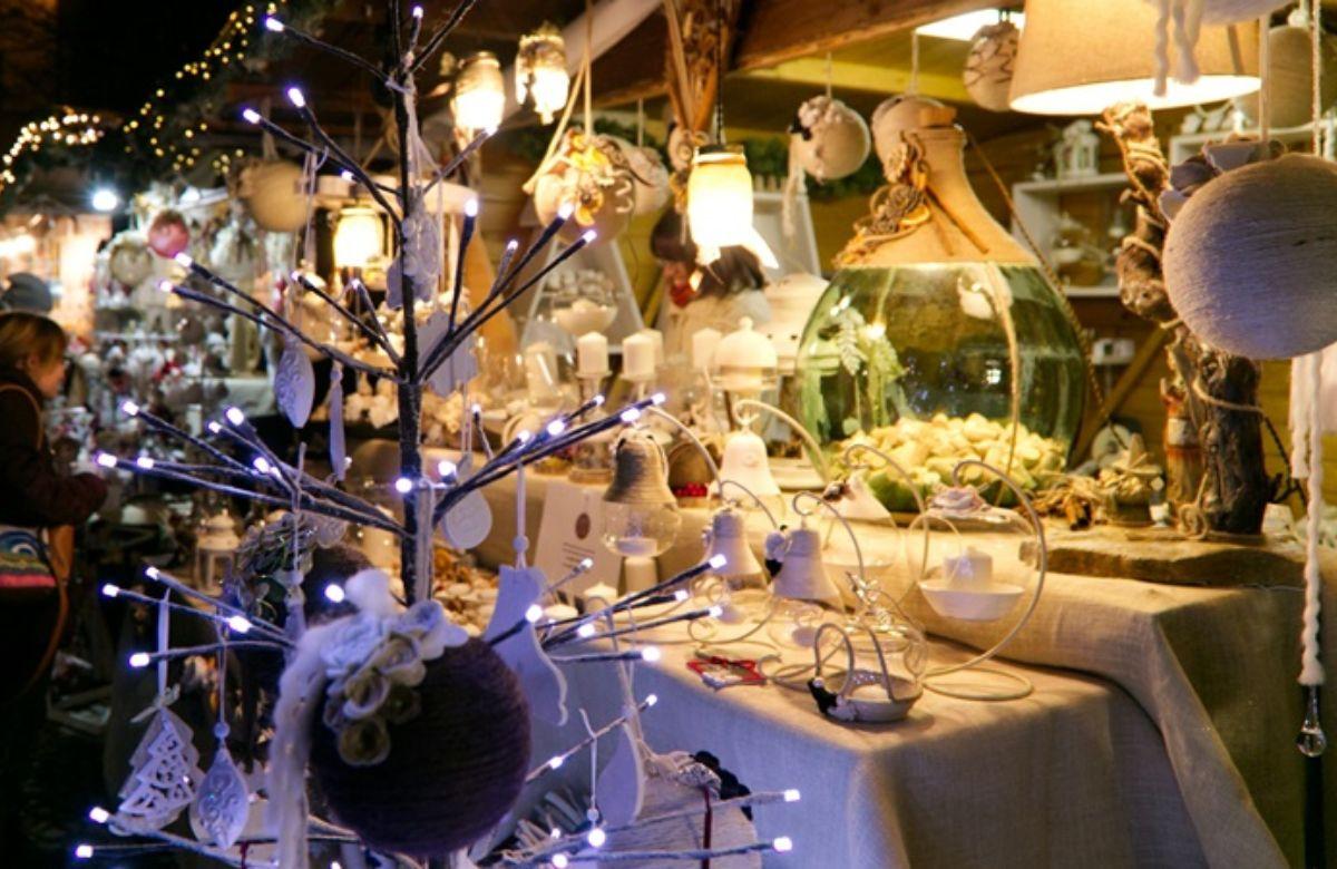 Weihnachtsmarkt in Govone, Italien