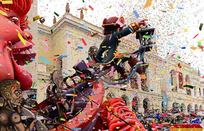 Karneval mit Kindern: Parade in Patras, Griechenland