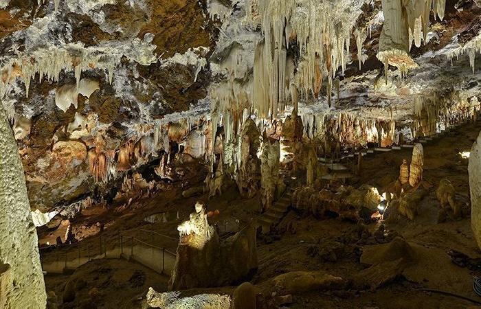 Lugares imperdíveis das províncias do interior da Espanha: Grutas da Águia, Ávila