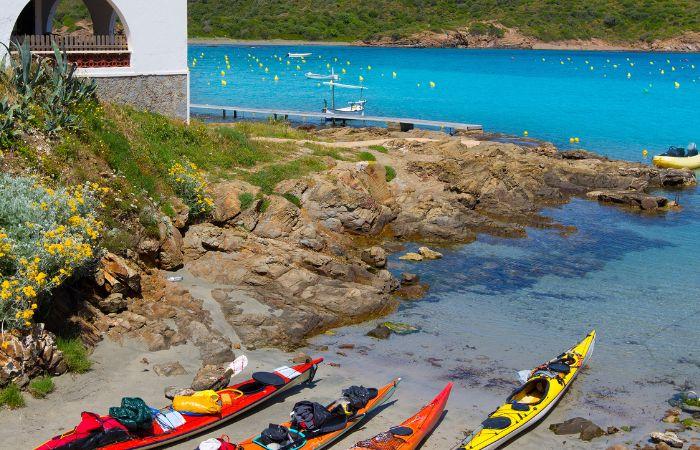 Kajak an der spanischen Küste: Es Grau, Menorca