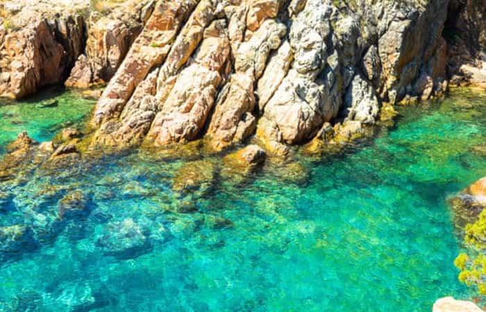 Kajak an der spanischen Küste: Begur, Costa Brava