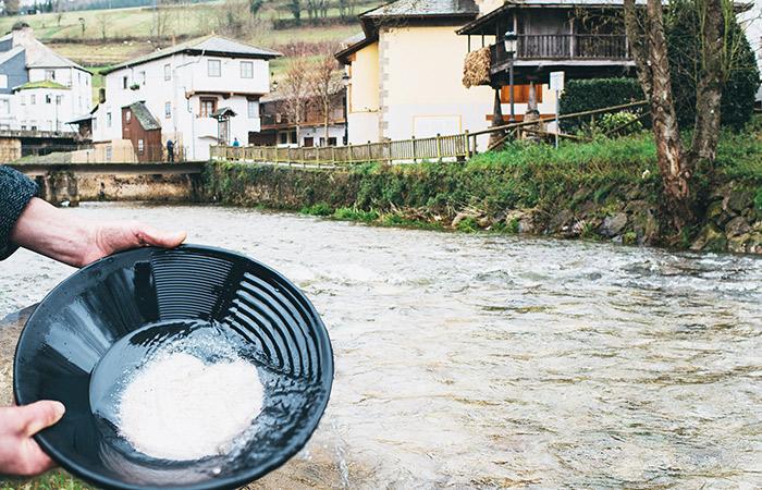 Fluss Navelgas und Goldmuseum, das industrielle Asturien