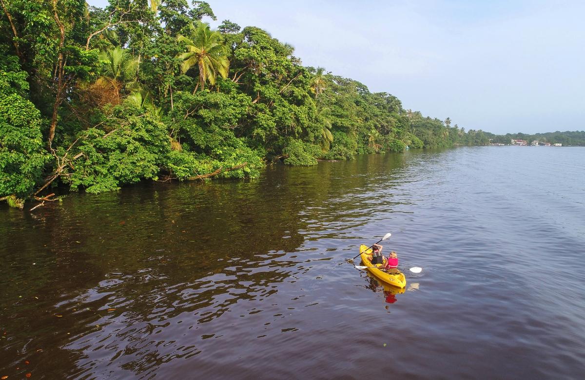 Kayak em Tortuguero