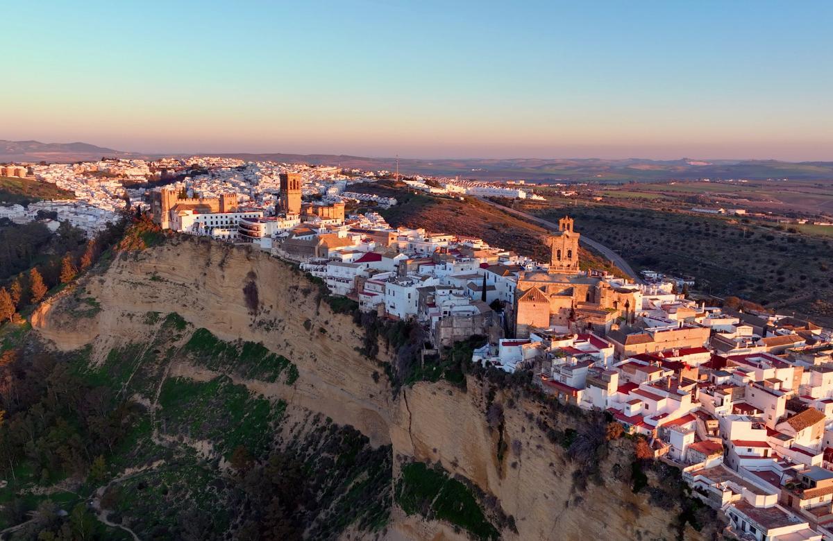 Arcos de la Frontera, Cádiz povoados com vistas para o abismo