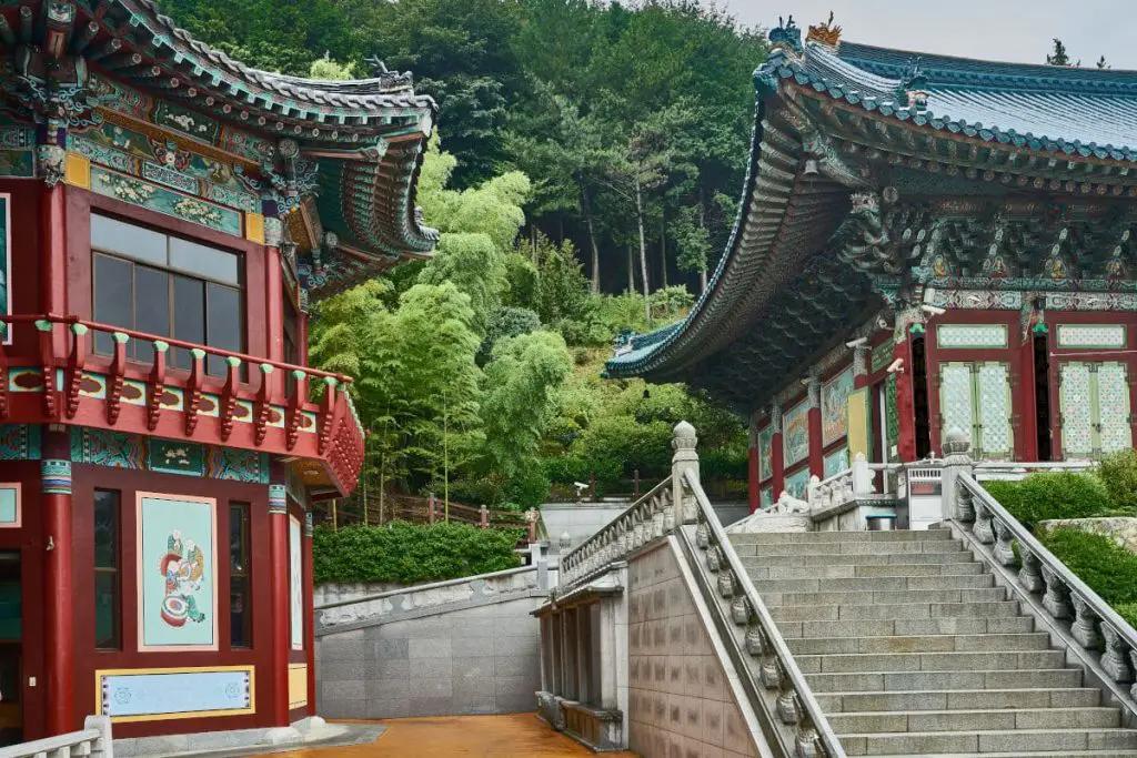 templo seokbulsa de busan en corea del sur